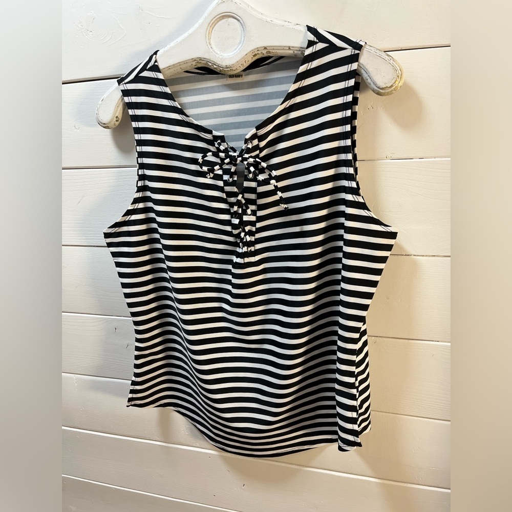 OLD NAVY – Women’s Swim Rashguard Top – Size XL - Picture 4 of 8